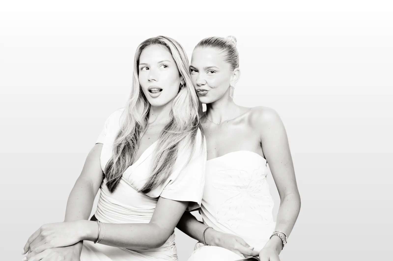 Lucida Lux, the Glam Booth, at an event — 6 of 9